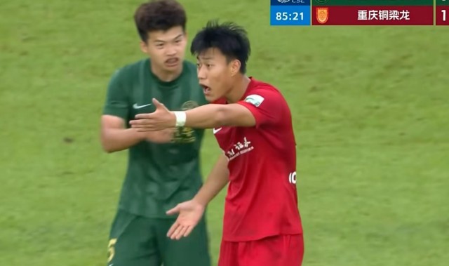 开云-重庆球迷组织联合声明：抗议李镇全被罚，要求对刘浩帆同等处罚