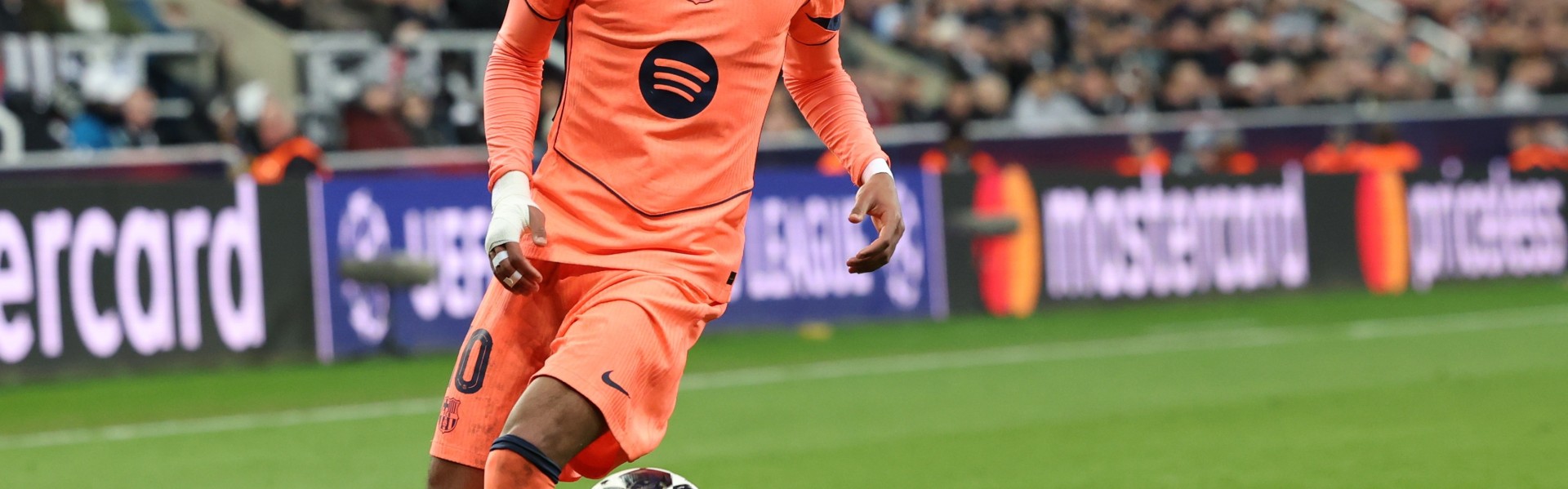 单场欧冠淘汰赛6过人+6造犯规！近10年仅亚马尔和内马尔做到