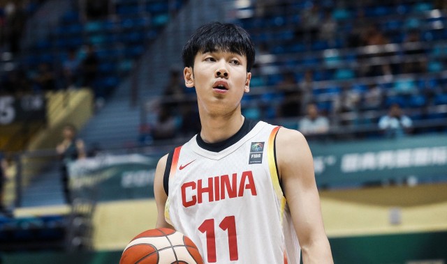 开云体育下载网址-媒体人：路易斯维尔大学主帅的水平很高 球队打法非常适合张博源